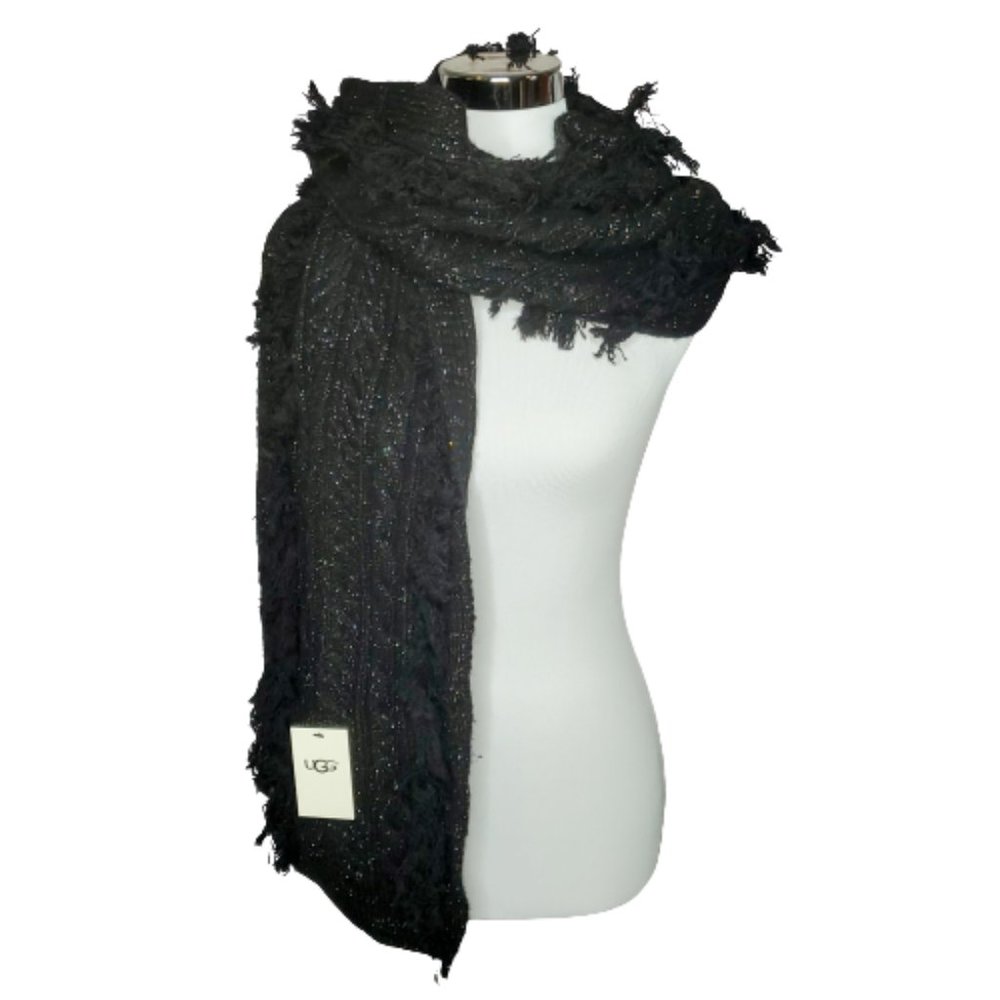 UGG NWT Cable Knit Fringe Trim Scarf Black